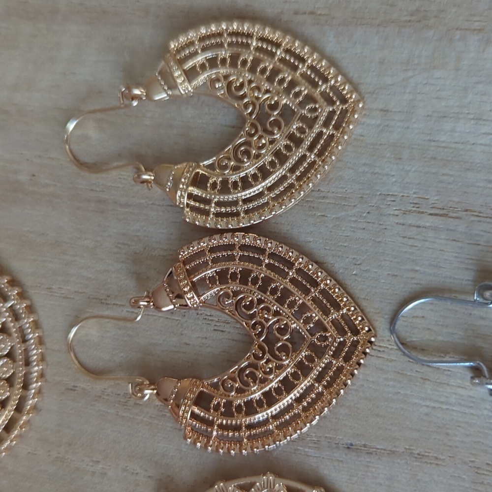 4 Pairs of Boho Style Earrings - Picture 4 of 5